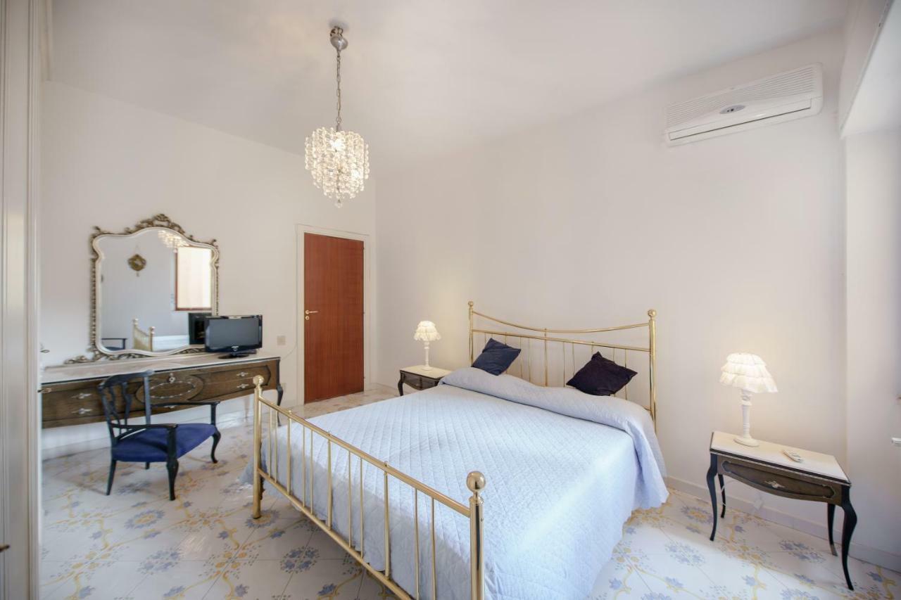 Aranci 77 Sorrento Apartment Bagian luar foto