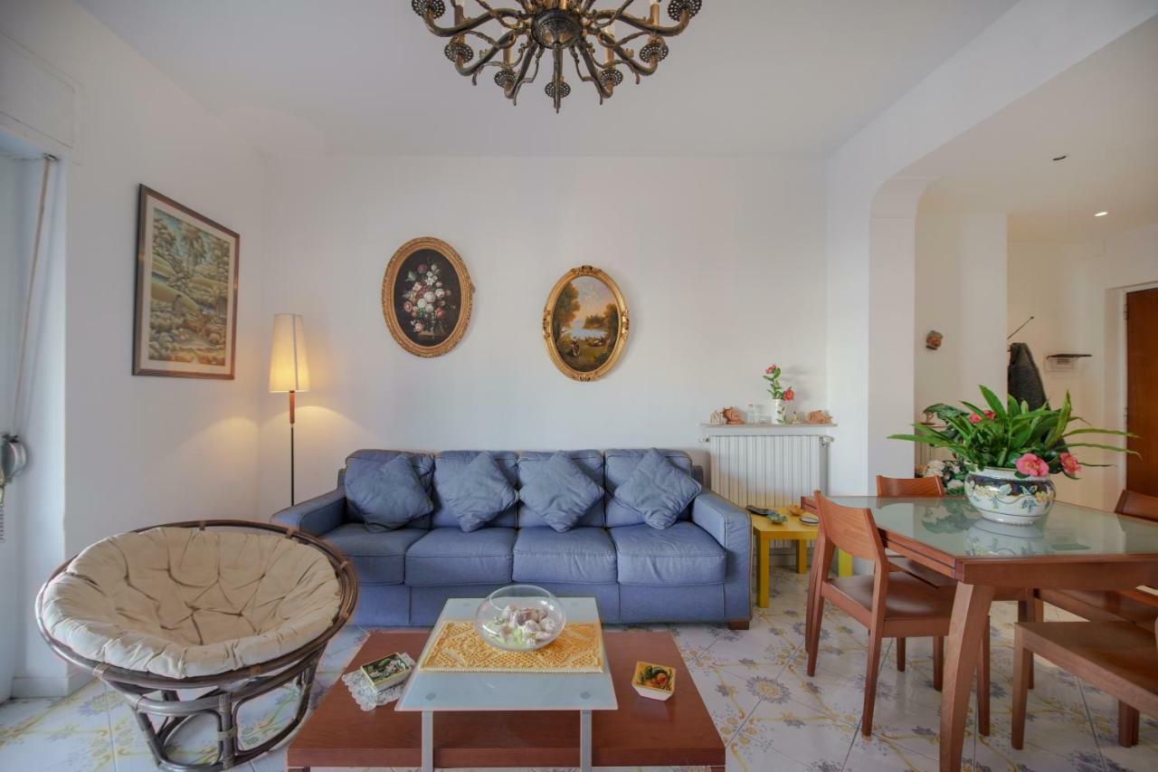 Aranci 77 Sorrento Apartment Bagian luar foto